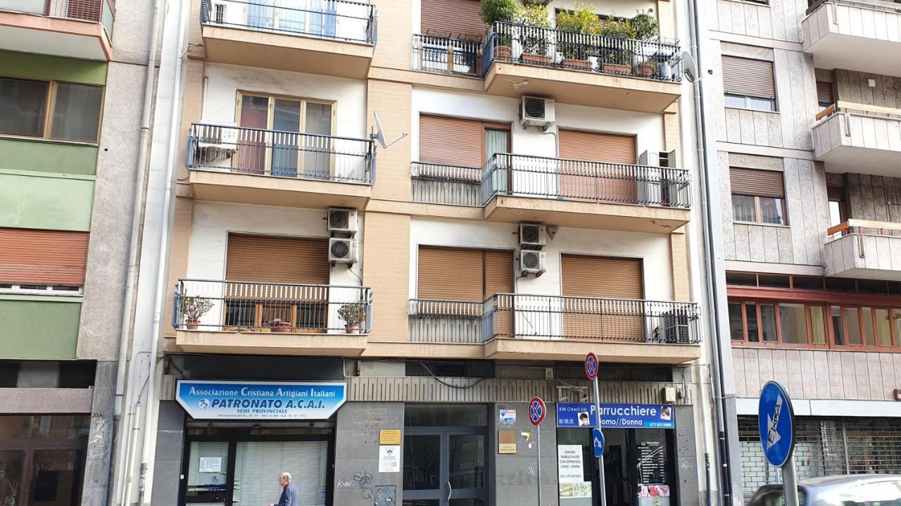 Urban Homy - Bari Centro Apartment Bagian luar foto